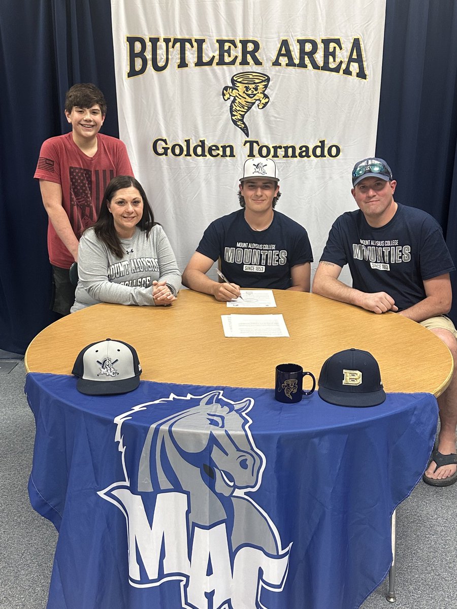 Congrats to baseball player Aaron Lunn on signing with Mt. Aloysius College to continue his athletic &amp; academic career next fall ⚾️⚾️⚾️