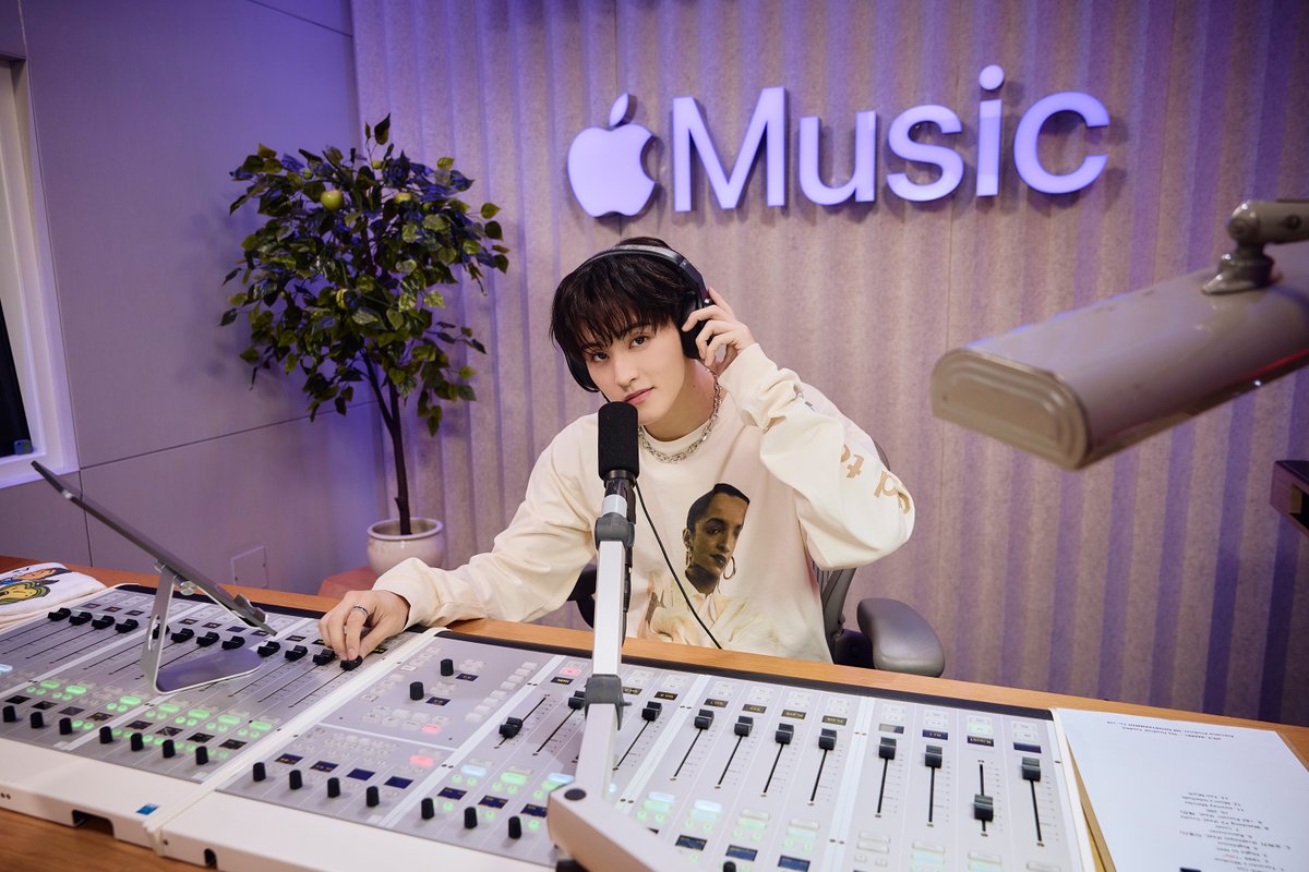 NCT 마크 "멤버들은 내 친구이자 가장 가까운 사람"...'on your MARK' 마침표

#마크 #MARK 
#엔시티 #NCT #엔시티마크 #NCT_MARK 
#마크솔로앨범 
<a href="/NCTsmtown/">NCT</a>
#onyourMARK
#MARK_SOLO_DEBUT 
#MARK_TheFirstfruit   
#애플뮤직 #AppleMusic 
⬇관련기사⬇
slist.kr/news/articleVi…