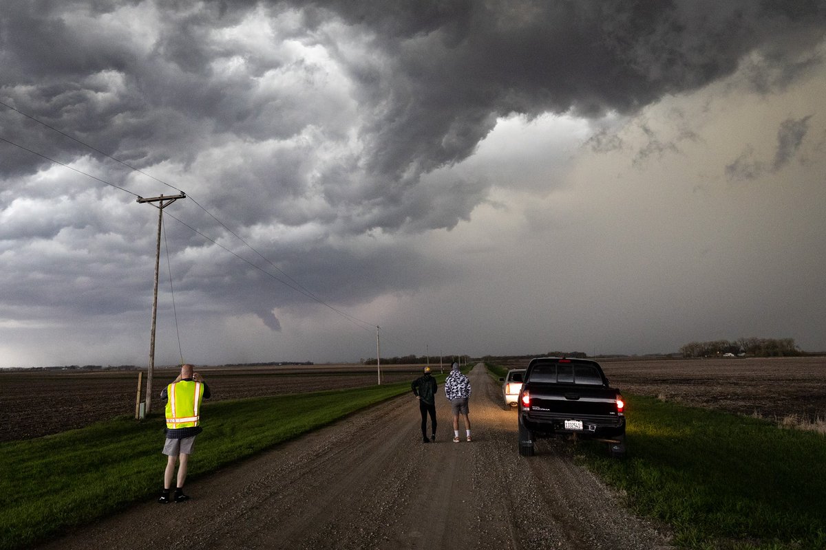 Ben Hovland (@benjovland) on Twitter photo Storm chasers watch a possible funnel cloud near Minnesota Lake in Faribault County on a tornado-warned storm 30 minutes ago. Never touched down and dissipated shortly after the photo was taken. #mnwx <a href="/MPRweather/">MPR Weather</a> Storm chasers watch a possible funnel cloud near Minnesota Lake in Faribault County on a tornado-warned storm 30 minutes ago. Never touched down and dissipated shortly after the photo was taken. #mnwx <a href="/MPRweather/">MPR Weather</a>