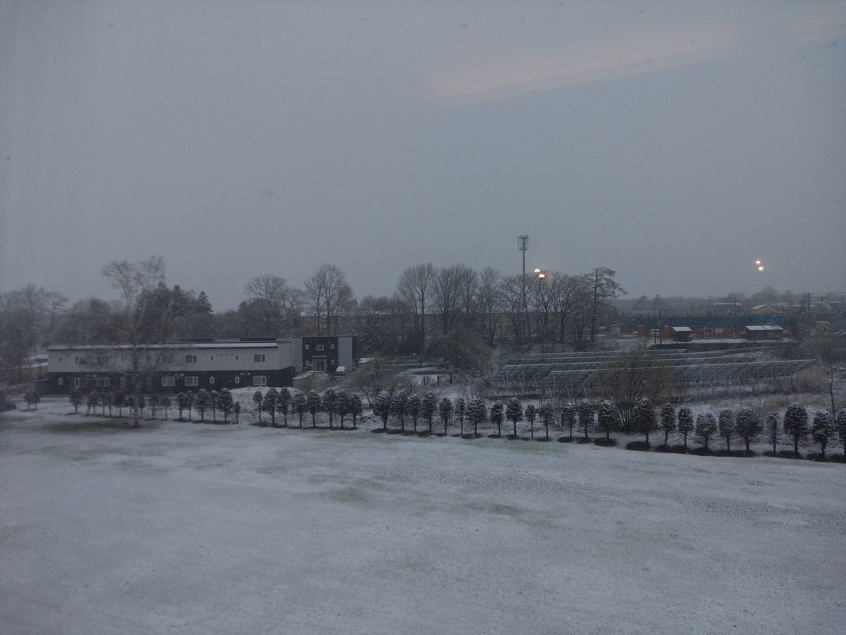 SmartControlUEC's tweet image. 本日,予報通り雪.
飛行実験はお休みです.
#春から電通大
#uec25
#電気通信大学
#大樹町