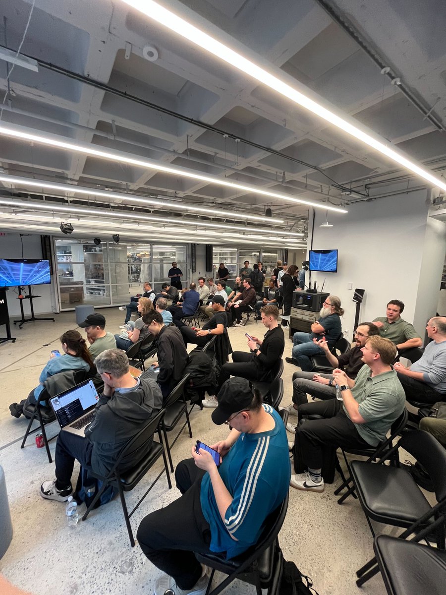 iOSoho's tweet image. What a night we had last Tuesday! Thanks again to everyone who made it to iOSoho x @nycflutter meetup 🎉

🎥 You can watch the talks here: bit.ly/42Sb5Zo
📸 Snagged a few photos too — post yours and tag us so we can see!

#iOS #NYCTechMeetup #iOSoho