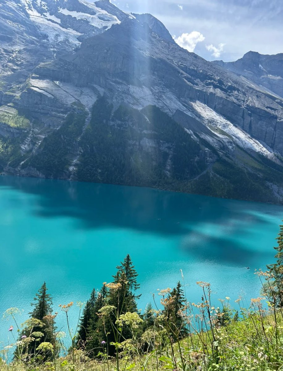 sofia_sofia45's tweet image. ✨ Nature's masterpiece 🌄💧  
When the world paints a perfect picture 🖌️🎨  
#Wanderlust  #MountainMagic #BlueDreams #NatureLovers  #TakeMeThere