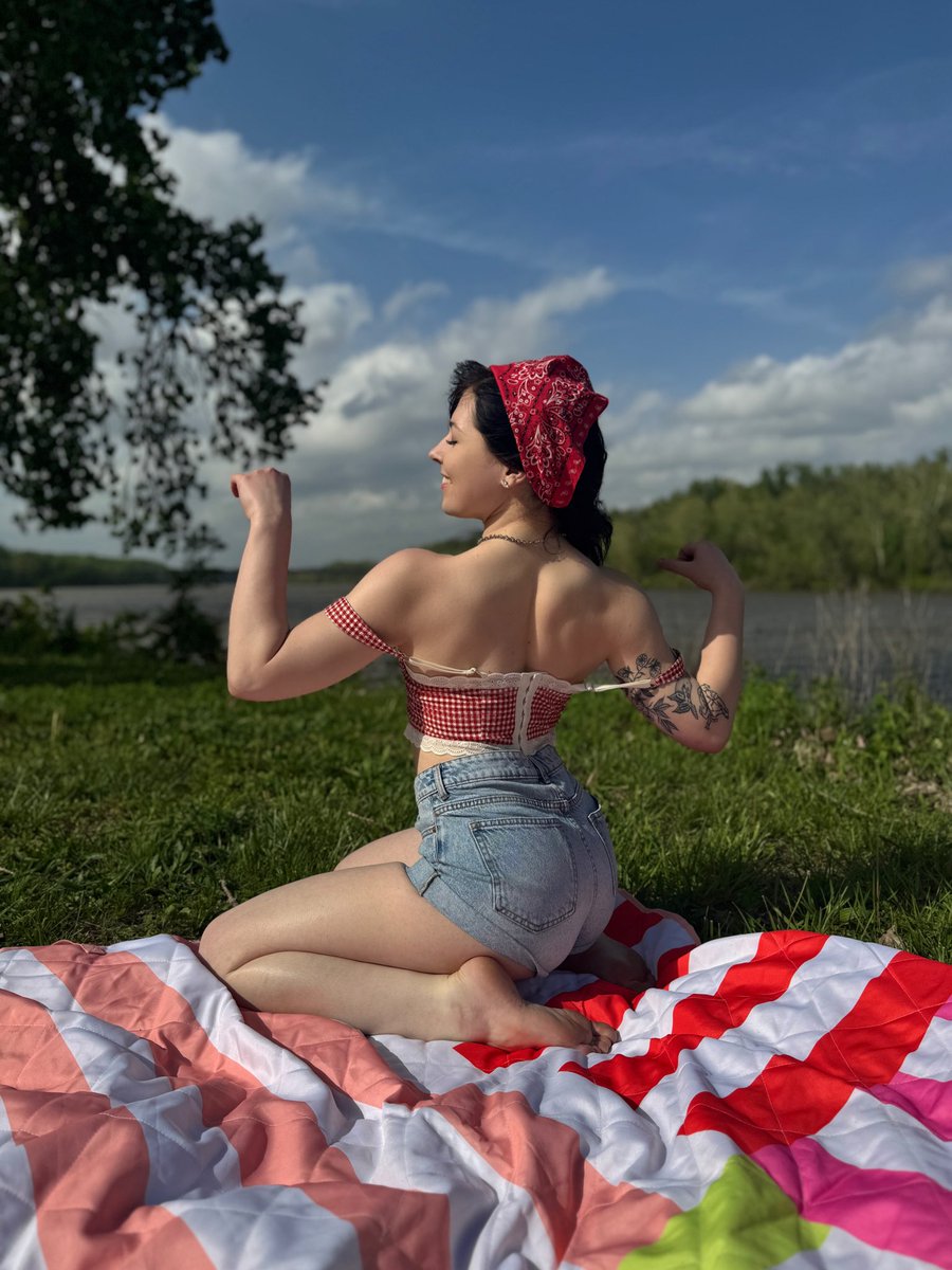 jaelalaray's tweet image. Went alpha mode by the river today 🐺😤