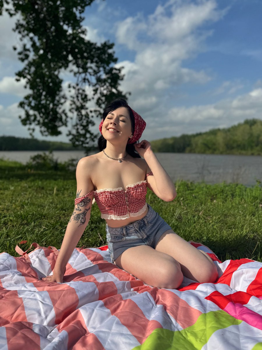 jaelalaray's tweet image. Went alpha mode by the river today 🐺😤