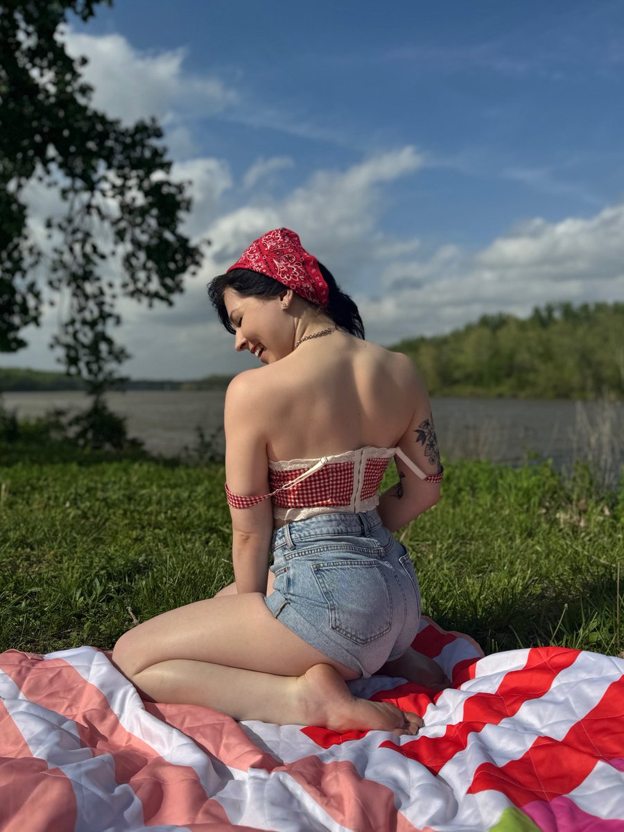 jaelalaray's tweet image. Went alpha mode by the river today 🐺😤