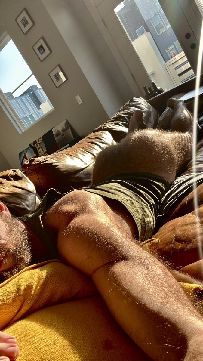 beard &amp; ass hair getting so long😛🙈