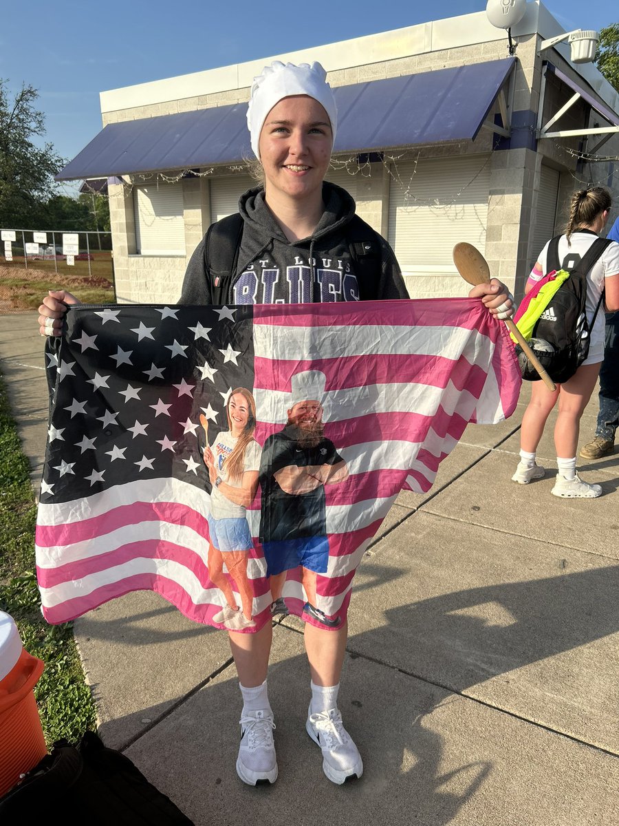 Parkway North 1
Hawks 0

Shout out to chef of the game Molly for cooking it up in goal, and making several key saves to keep us in the game!