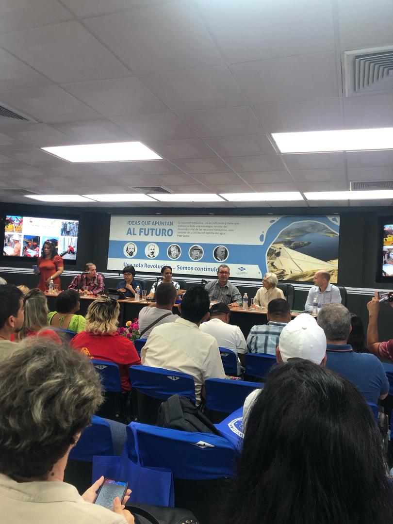 Encuentro internacional sobre el papel de la mujer en la construccion y la gestion del agua.
#ProyectandoElFuturo
#RevolucionEsConstruir
<a href="/CubaMicons/">Ministerio de la Construcción</a> <a href="/lupa09806521/">Luazni Fernández Gutierrez</a> <a href="/nasliebe/">Yales Nasliebe Enrique Martinez</a> <a href="/Orlando49972079/">Orlando Rojas</a> @OsdeGEDIComunic <a href="/yudeniamatiasc/">YUDENIA MATIAS</a> <a href="/DinvaiConst/">Dinvai Construcciones S.A.</a>