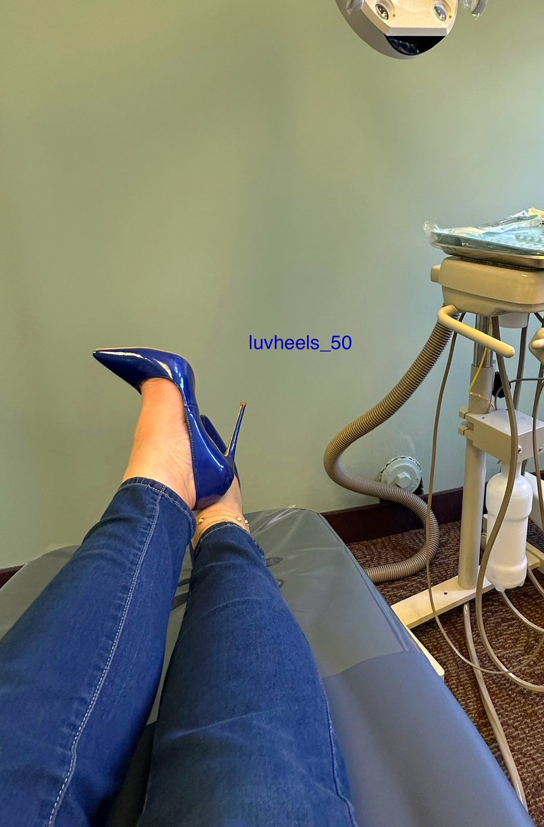 luv_heels's tweet photo. #luvshoes #highheels #mondayvibes #dentist #officeheels #stilettos #shoes #heelsintheoffice #heelsinpublic #springtime #jeans #busyday #heels https://t.co/cqMqWV73NV
