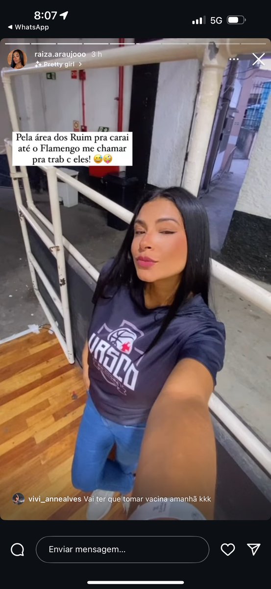 Vamos deixar a bonita famosa? Vem em São Januário trabalhar e acha que vai tirar sarro do Vasco, agora vai conseguir a fama que queria! 
Que nunca mais pise aqui. 🖕🏻