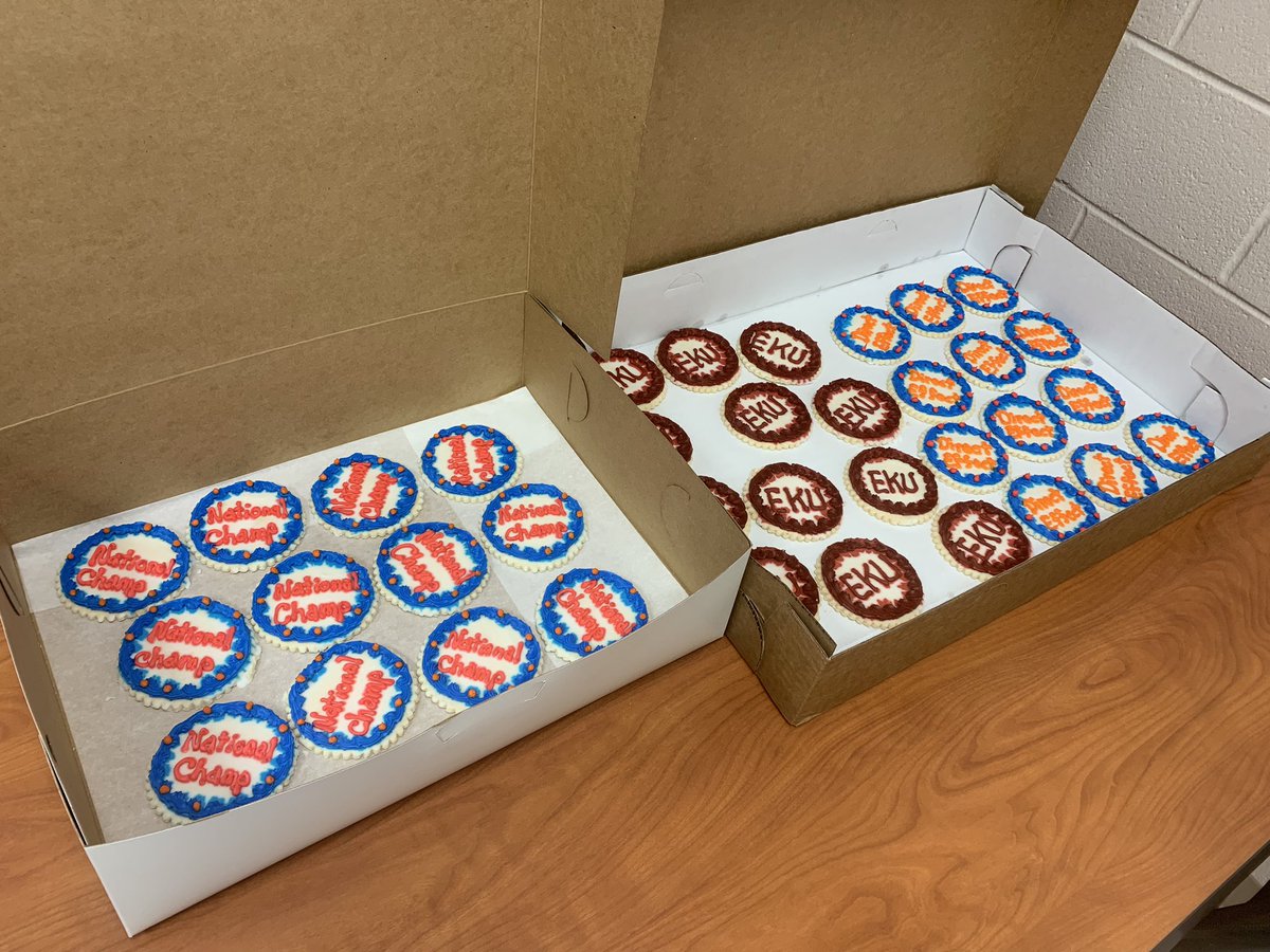 MrMarketingPhD's tweet photo. The 1st of our 4 @EKU_CoB marketing classes is celebrating their Direct Effect Marketing Madness National Championship tonight. Proud of these students for representing @eku &amp; @EKUOnline well by winning Back-to-Back-to-Back National Championships! #DirectEffect #MarketingMadness https://t.co/hPJ25Edh3U