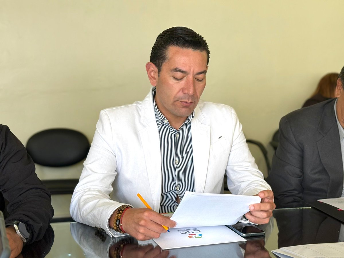CSC_CUENCA's tweet photo. Hoy, en sesión ordinaria, abordamos temas clave para la seguridad de Cuenca:
•Apoyo del CSC a Policía Zonal 6 (presupuesto 2024–2025).
•Avance en la Ordenanza que sanciona a vigilantes de vehículos en espacios públicos.

¡Seguimos fortaleciendo la seguridad! https://t.co/RogtzLRReq
