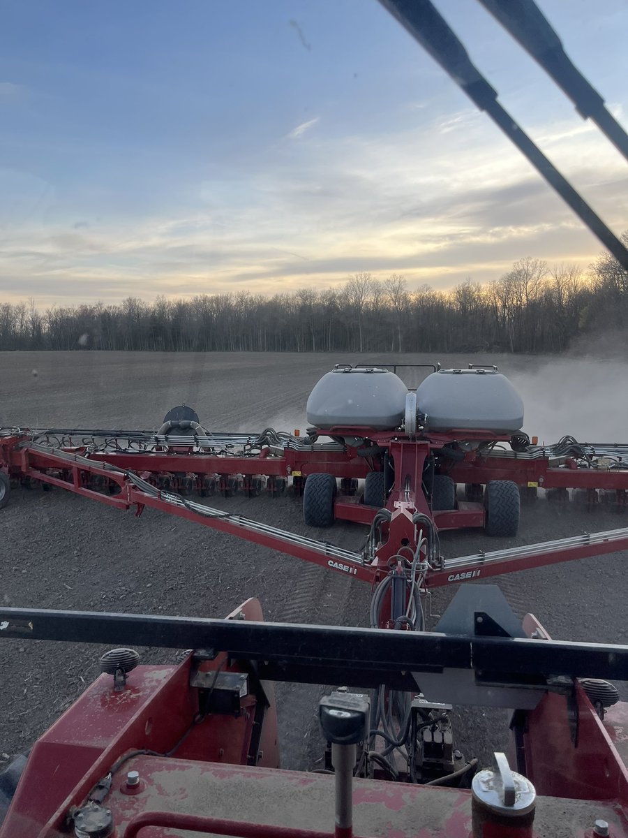 Outside rounds done before dark is always nice!!  Should be an easy evening to finish this 90 acres that’s left in this square flat field !!