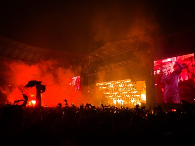yerikamerino's tweet photo. ¿Cómo se supera este concierto? #SOADperu https://t.co/2VJX9z1JP0