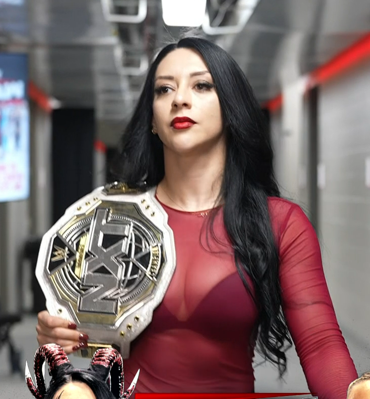 HotFemaleWrest's tweet photo. Stephanie Vaquer!!! 🥰🥰🥰
#WWERAW #RAWonNetflix https://t.co/YWxZIpZt2Y