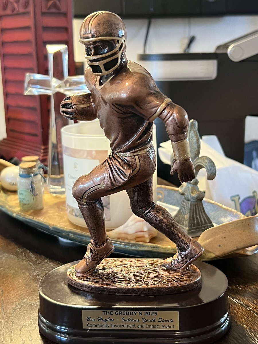 When your dad gets an award at the Colts complex and didn’t tell anyone 🙄

My dad doesn’t like attention so I’m not surprised. Sad to say he only has a few more months left as the Director at TAB Recreation.