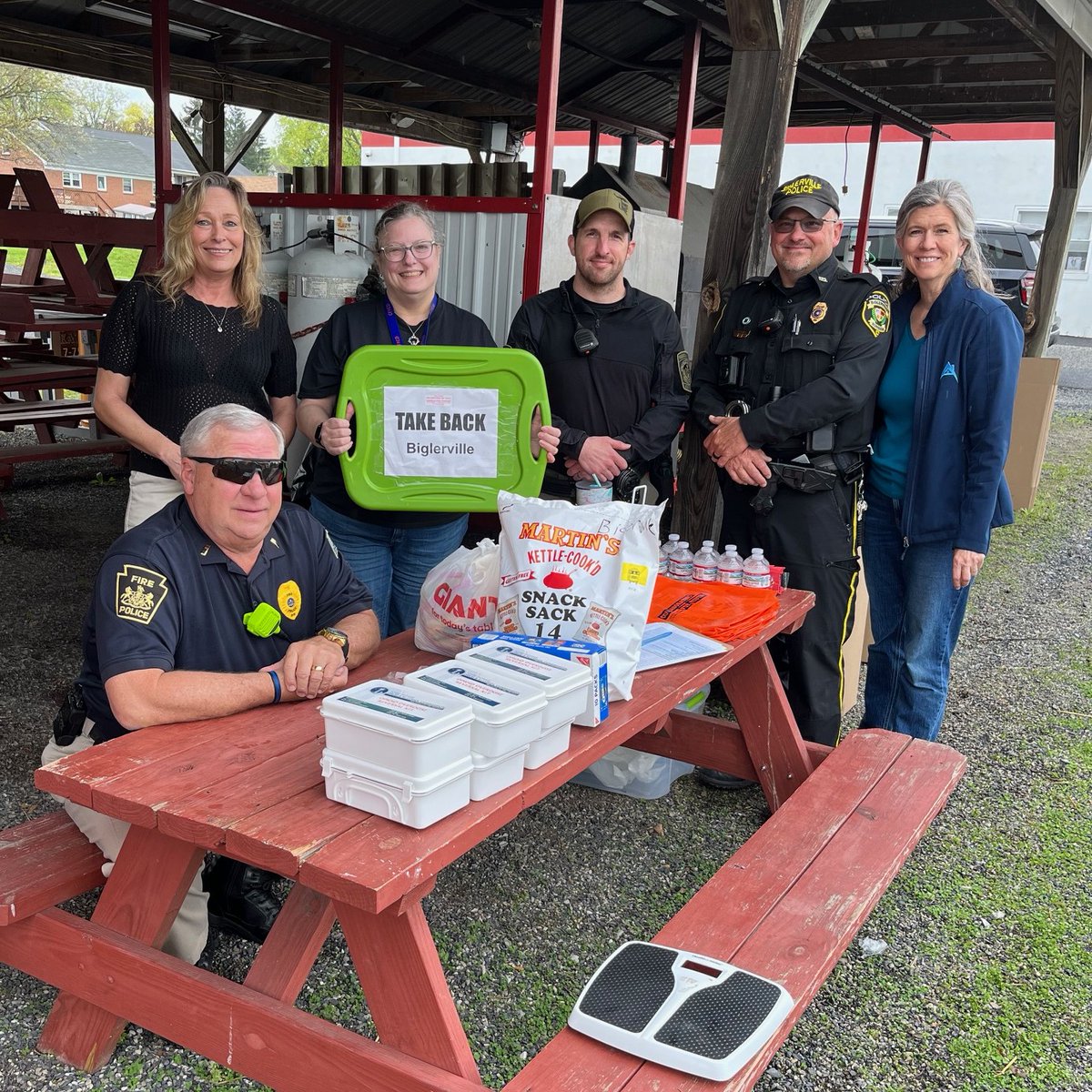 Thanks to our great Diversion Investigators and state and local partners for another successful prescription drug #TakeBackDay in Pennsylvania and Delaware.