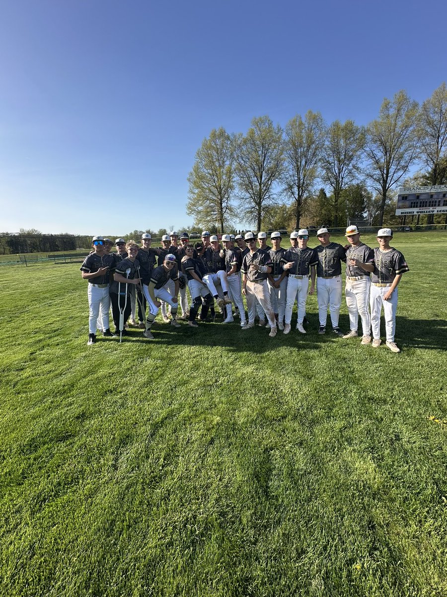 One step closer…. Your Jackets win game one of the series vs. Yough 7-2 . “Joey’s Dogs” are O-Westendorf and Michael Hanz .
O with another complete game on the mound, and Hanz with 3 hits, a 💣, and 3 RBI. <a href="/FASD_Athletics/">Freeport Athletics</a> Game 2 tomorrow!