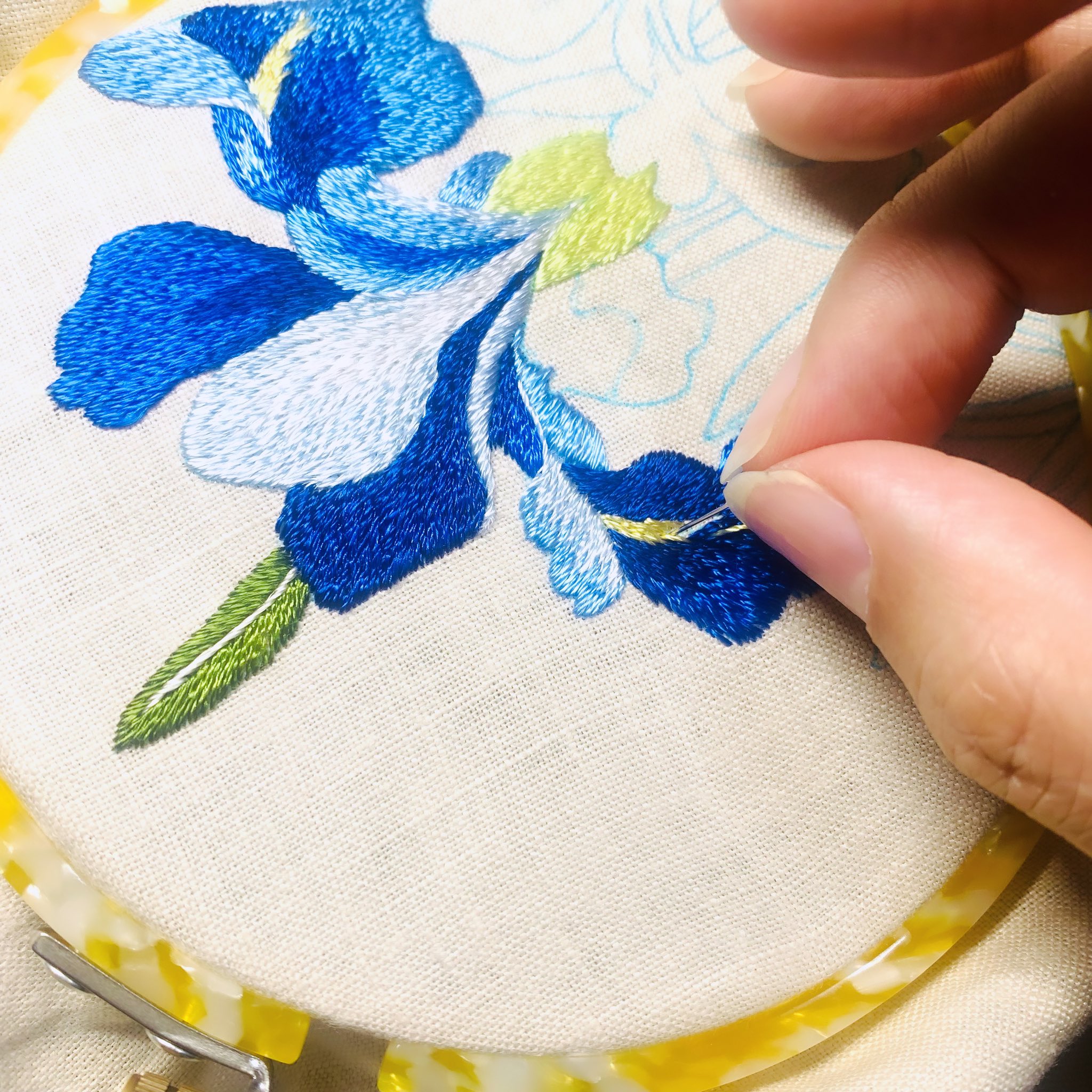上品な装飾画苏繍芸术師は丹念に刺繍の高級な壁挂画