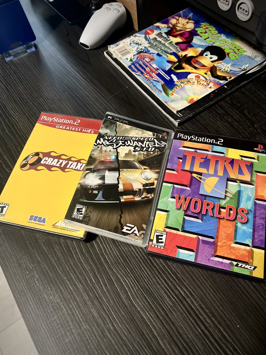 Today’s pick up‼️ Crazy Taxi 🎮 Need for Speed Most Wanted 5-1-0 🎮 Tetris Worlds 🎮 #PlayStation2 #PS2 #PSP (I’m still getting Crazy Taxi on DreamCast)😅😅😅