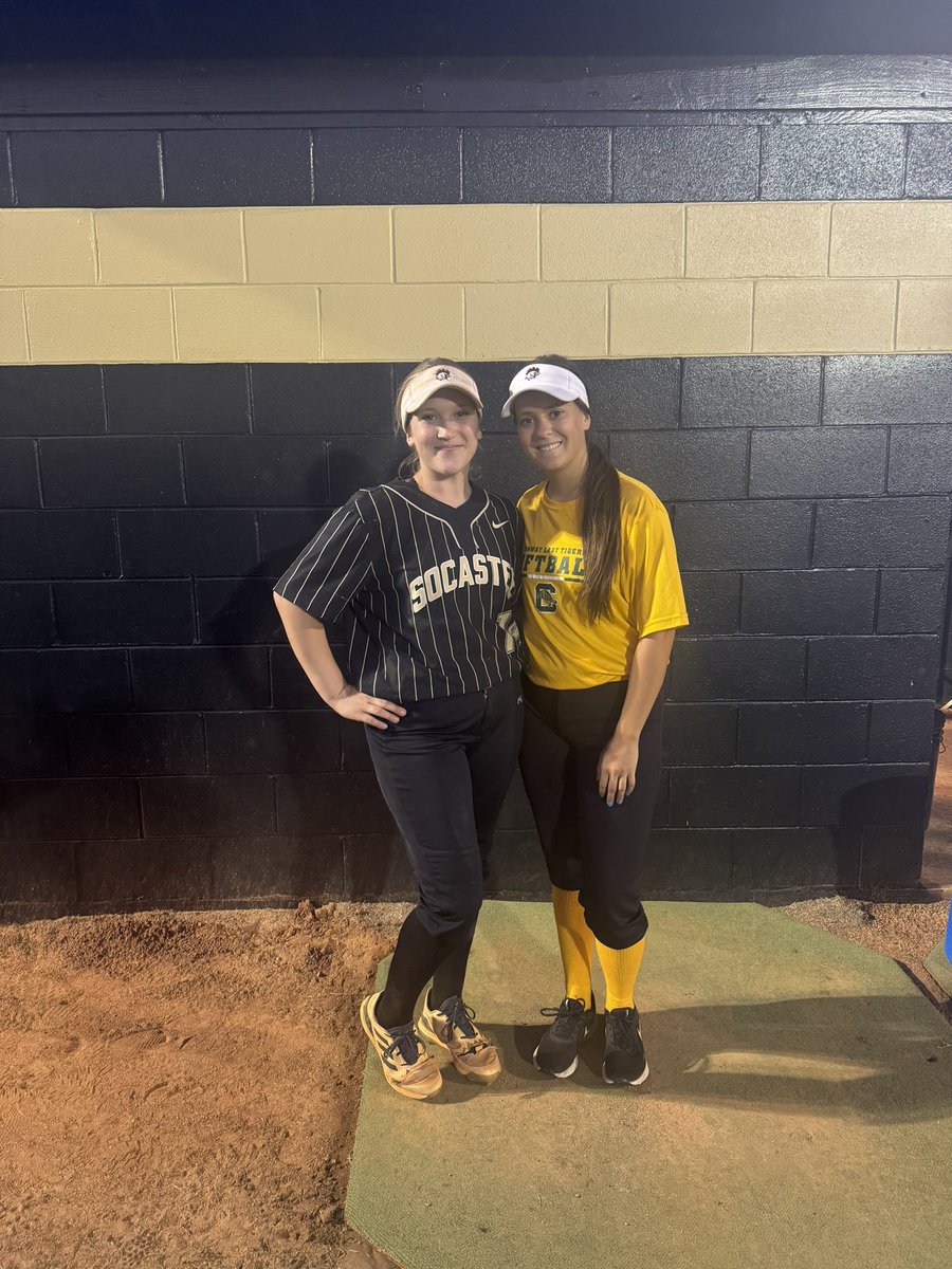 Meredith Thompson (@merthompson9) on Twitter photo Got to go head to head against a future teammate! Super fun way to end region play ! playoffs here we come ! 🥎💪🏻🧨<a href="/LadyBantams/">USC Union Lady Bantams</a> <a href="/EllaHinson07/">EllaHinson07</a> Got to go head to head against a future teammate! Super fun way to end region play ! playoffs here we come ! 🥎💪🏻🧨<a href="/LadyBantams/">USC Union Lady Bantams</a> <a href="/EllaHinson07/">EllaHinson07</a>