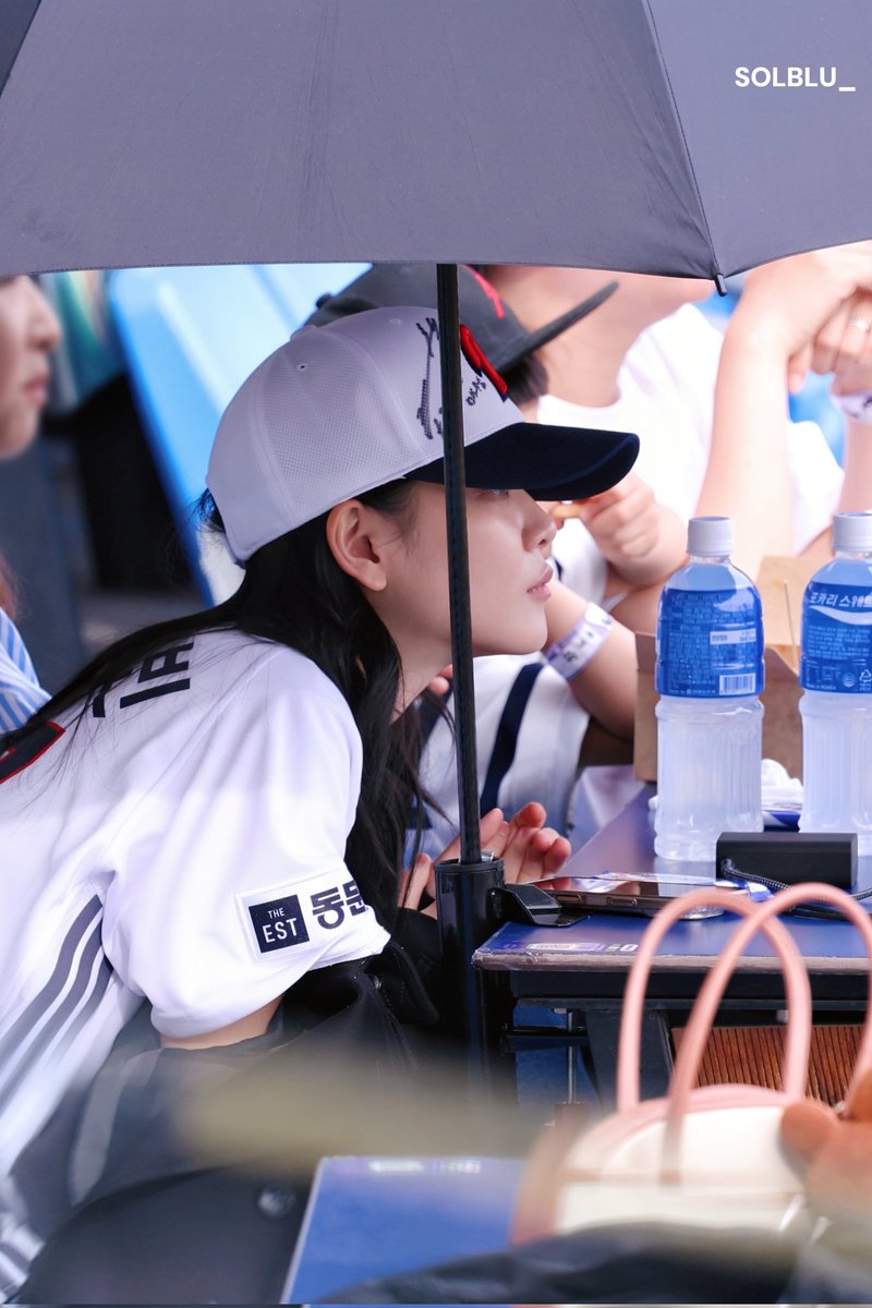 solblu_'s tweet photo. 250427 두산 시구 HQ
경기 집중하는 수빈이~
두근두근... 긴장된다앙...
#정수빈 #ChungSuBin @chungsubin47 https://t.co/lab9pK80Ir