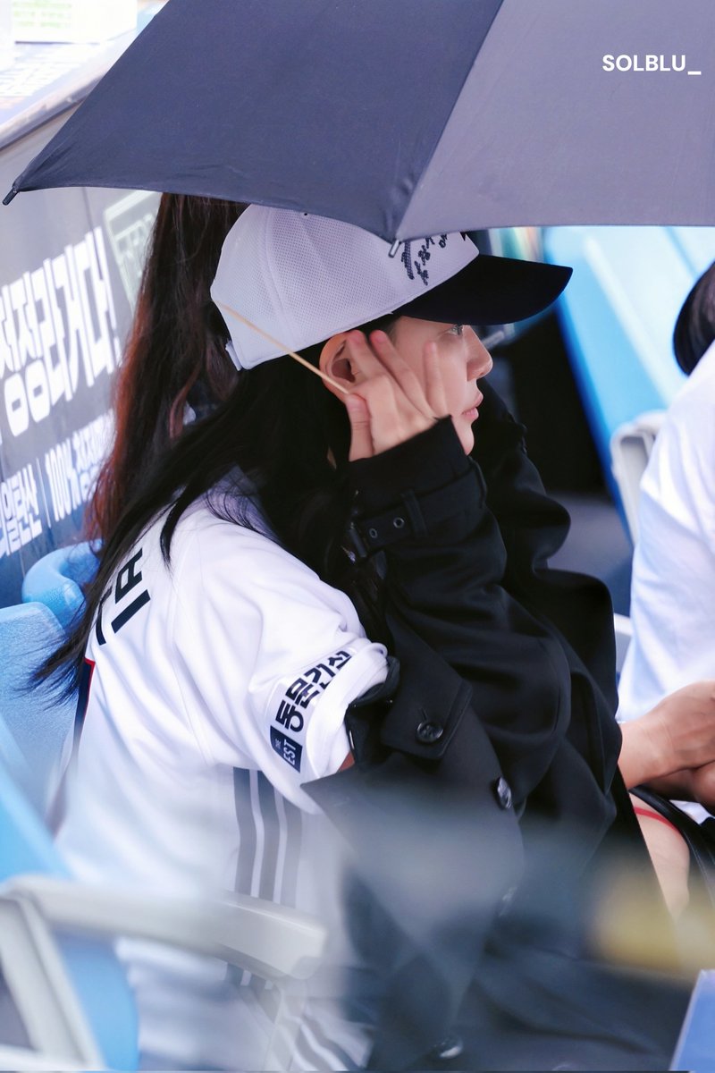 solblu_'s tweet photo. 250427 두산 시구 HQ
경기 집중하는 수빈이~
두근두근... 긴장된다앙...
#정수빈 #ChungSuBin @chungsubin47 https://t.co/lab9pK80Ir