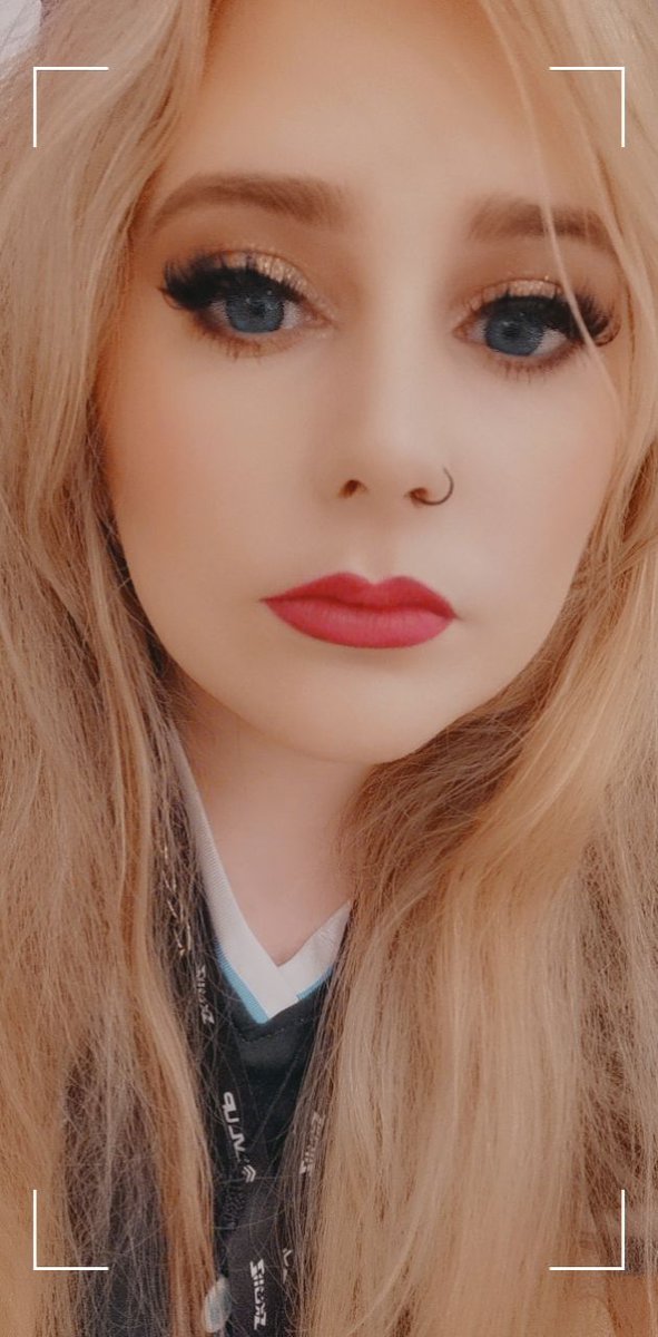 Been back playing valo with pinka and el and planning wedding and working full time i forget to be human. Japan in 5 weeks I can't wait to buy all the artisan mousepads as mine is covered in dog hair 😭