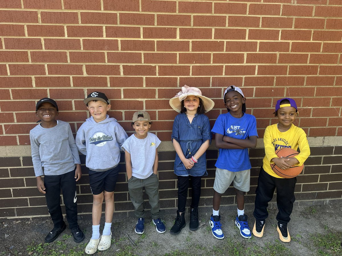 MsPoteat14's tweet image. H is for Hat Day! 🧢👒🎩 @RTEFlightStatus