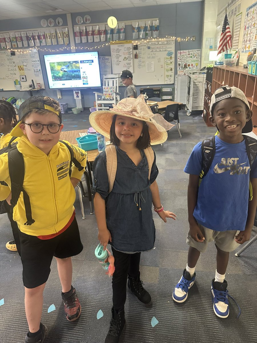 MsPoteat14's tweet image. H is for Hat Day! 🧢👒🎩 @RTEFlightStatus
