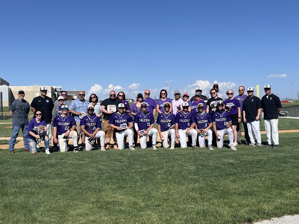 SENIOR DAY SWEEP‼️

Varsity &amp; JV take down Holdredge on Senior Day at Falcon Field. 

Thank You Seniors‼️
#GoFalcons #JobsNotDone
