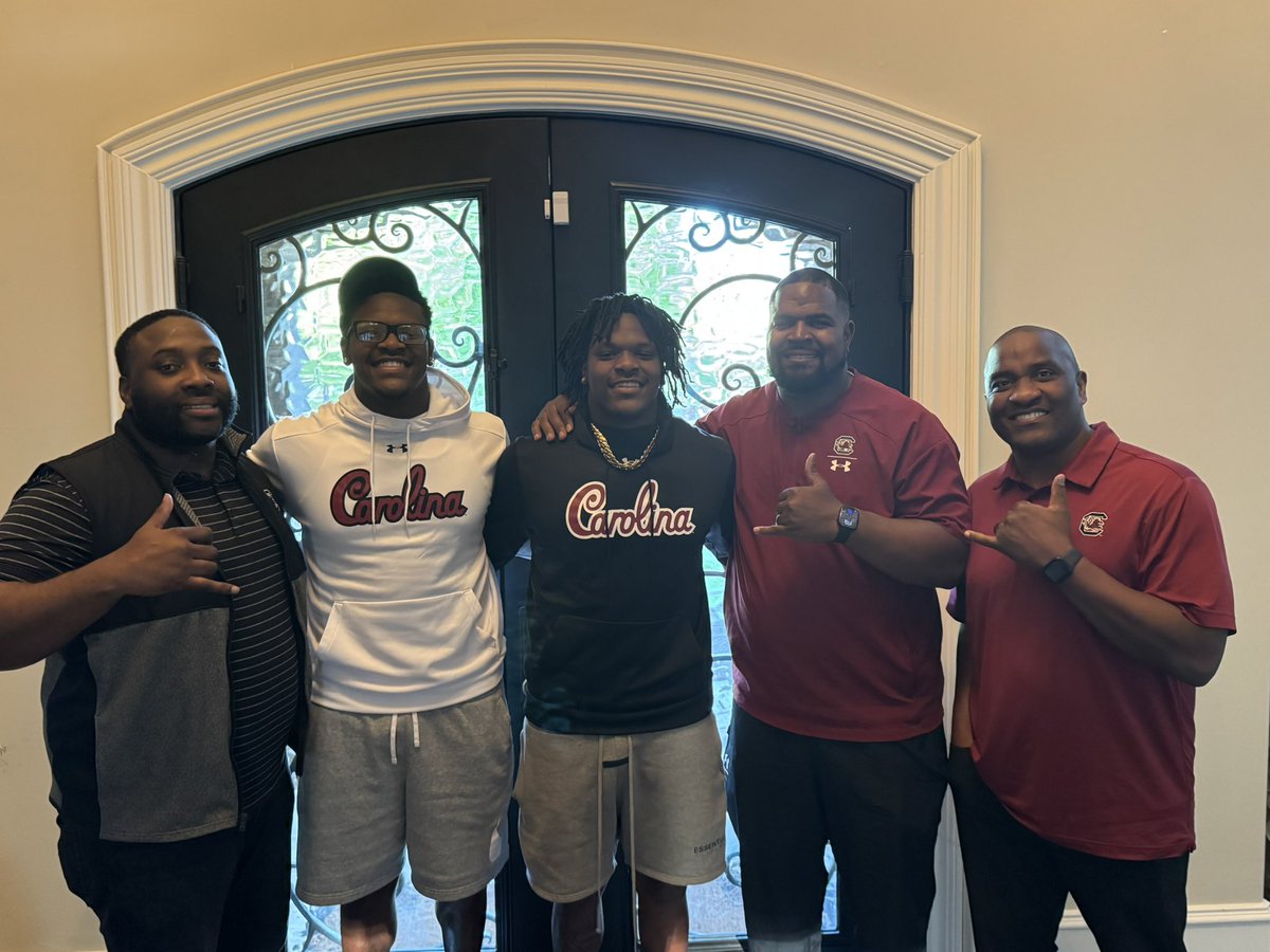 🤙🏾Gamecocks?🤙🏾<a href="/ROBERTSON_9TWO/">Travian Robertson</a> <a href="/CoachSterlLuc/">Sterling Lucas</a>
