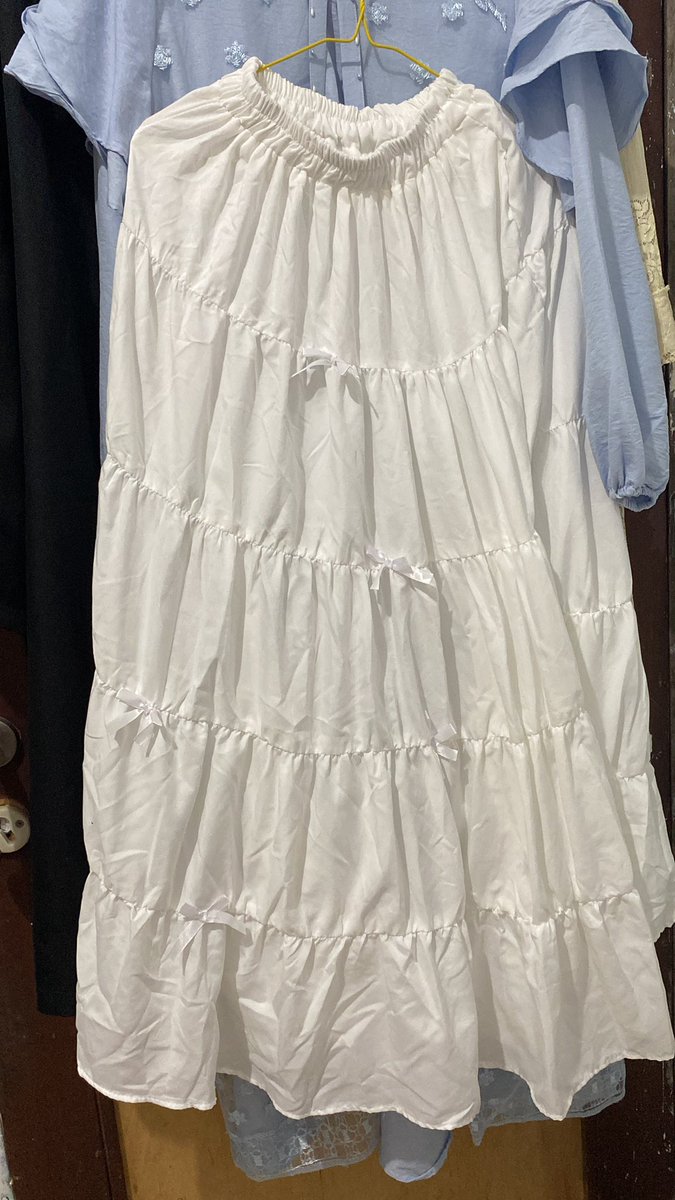 waolomya's tweet image. wts rok pita coqquette
wts skirt #prelovedrok #prelovedmurah
35k 
bisa 🍊
minat dm! 
pengiriman dari semarang
#preloved