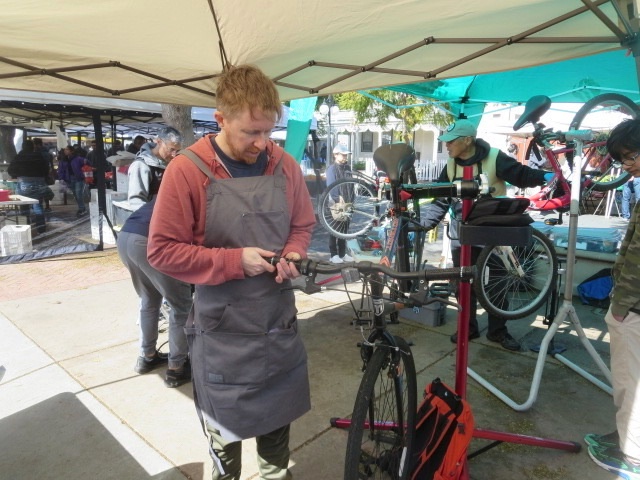 Coming off a busy mini-Fixit at the downtown Fremont Earth Day Fair (44 bikes tuned), we’re back to regular Fixits at the Irvington Farmers Market this Sunday.

We need more volunteers (all experience levels). Sign up here and May the Fourth be with you
signupgenius.com/go/409084FAEAA…