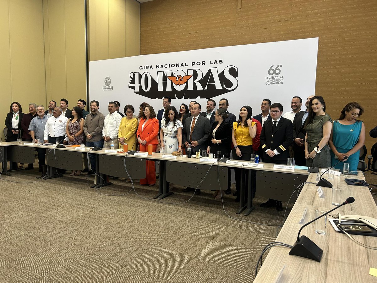 Participamos en el Congreso de Guanajuato durante la gira de las 40 horas, un espacio donde empresarios, cámaras y trabajadores emitimos nuestras posturas.

#EmpresariosJóvenes #CANACINTRA #Gira40Horas