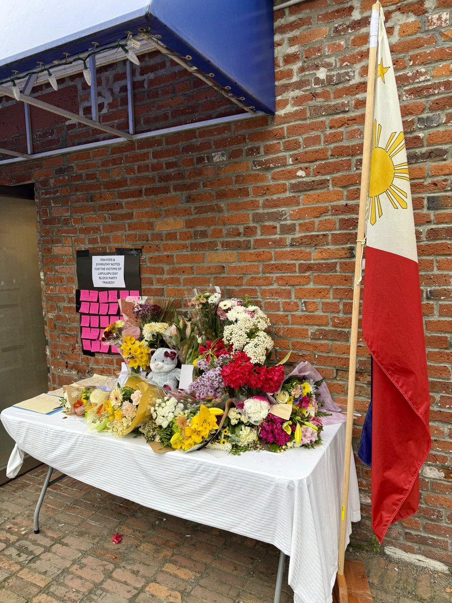 Del Manak (@chiefmanak) on Twitter photo Our heartfelt condolences to the Philipino community & all those impacted by the tragedy in Vancouver. <a href="/vicpdcanada/">Victoria Police</a> officers dropped by to comfort our Victoria Philipino community at the Philippine Bayanihan Community Centre. So nice to see the local outpouring of love & support. Our heartfelt condolences to the Philipino community & all those impacted by the tragedy in Vancouver. <a href="/vicpdcanada/">Victoria Police</a> officers dropped by to comfort our Victoria Philipino community at the Philippine Bayanihan Community Centre. So nice to see the local outpouring of love & support.