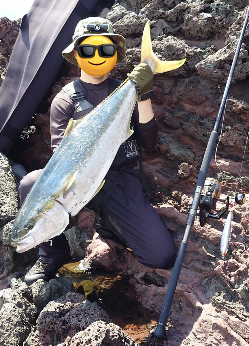j53multiangler's tweet photo. ヒラマサ102cm、10kg
今年はチャンスと行かせてくれた妻とチームの皆さんの助言、応援のおかげで捕れました
大会で全員釣れている中自分だけボウズだった悔しさで釣れるまでSNSを断ち、チームにも顔を出さないと決め約半年かけて捕れた1本
次は自分の力で捕ったと言えるよう精進していきます
#NBHC https://t.co/mNjUeokYD9
