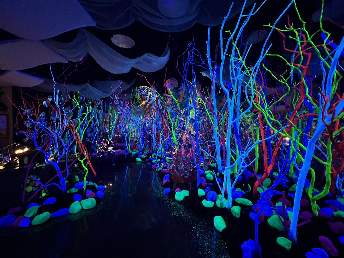 trhspva's tweet image. Today a group of @RandleHS art and theatre students experienced @MeowWolf Houston’s interactive exhibit 📻👽
We left inspired, energized, and full of ideas to apply to our own creative work!
@RandleHS