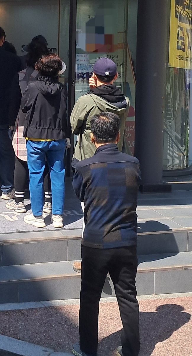 SK텔레콤 대리점은 연일 문전성시!
유심...😅