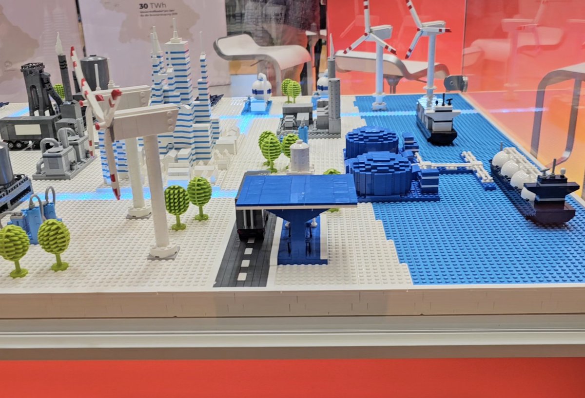 EnduaH2's tweet image. It was great to be part of the momentum at the world’s biggest industrial trade fair and a powerhouse of ideas, Hannover Messe 2025. The event showcased the latest in #cleantech and #h2tech, and everything in between, from robotic assistants to AI integration and beyond. #HM25