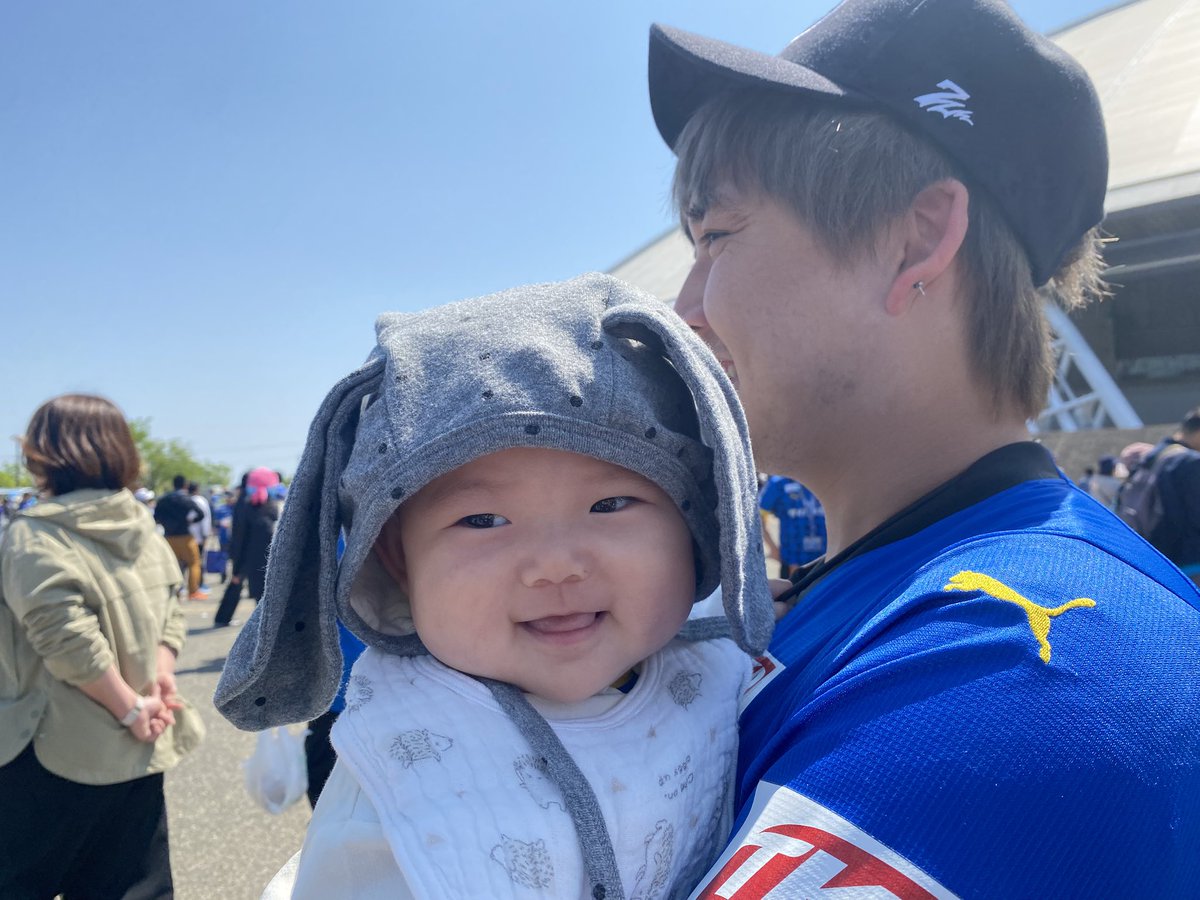 TRINITAofficial's tweet photo. 🔵🟡4/29（火祝）＃サガン鳥栖 戦情報🐢📣

／
家族みんなでトリニータ！💙💛
＼

生まれる前からチャントや、太鼓の音を聴いて育っているそうです🐢🥁👏

🔹マッチデープログラムは⏬
https://t.co/Ji2aLGsH2G

＃大分トリニータ #trinita #力戦奮闘 #クラド1万人 https://t.co/im71Nwat1N