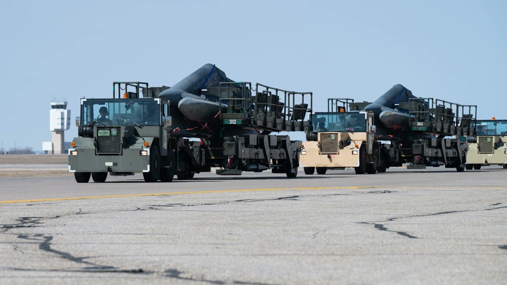 fighterlover9's tweet photo. Team Minot Airmen demonstrate strategic readiness during Prairie Vigilance 25-1, April 11, 2025. https://t.co/2pt5vO5UYI