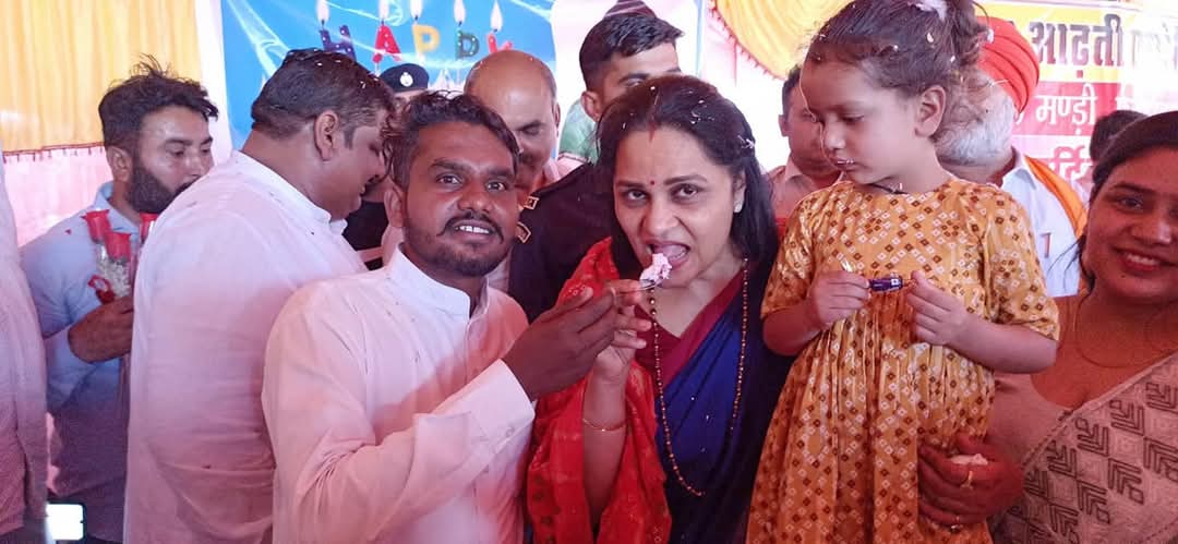 सिरसा लोकसभा से लोकप्रिय पुर्व सांसद श्रीमती <a href="/SunitaDuggal7/">Sunita Duggal ,Former MP</a> जी को जन्मदिन की बहुत बहुत बधाई व शुभकामनाएं वाहेगुरु जी मेहर करन चडदीकला च रखे लम्बी आयु हो सदैव खुश रहें Sunita Duggal M.P. Sirsa  <a href="/BJP4Haryana/">Haryana BJP</a> <a href="/narendramodi/">Narendra Modi</a> <a href="/BJP4India/">BJP</a> <a href="/mlkhattar/">Manohar Lal</a> <a href="/subhashbrala/">Subhash Barala</a> <a href="/OPDhankar/">Om Prakash Dhankar🇮🇳</a> @beingarun28