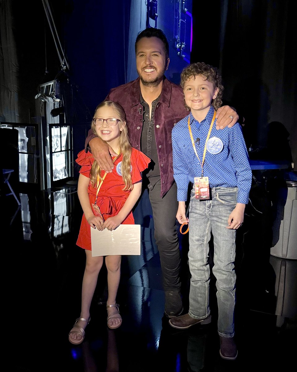 Backstage at #idol with my new friends from <a href="/MakeAWish/">Make-A-Wish America</a>. Thankful to have met both of you!