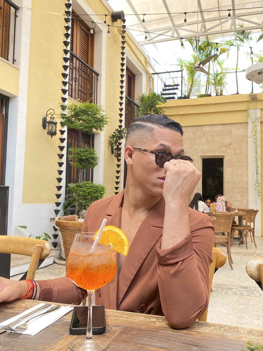 imdimples__'s tweet photo. un aperol de domingo 🍹
.
.
#aperolspritz #SundayBrunch #brown https://t.co/8lb4jR1i3q