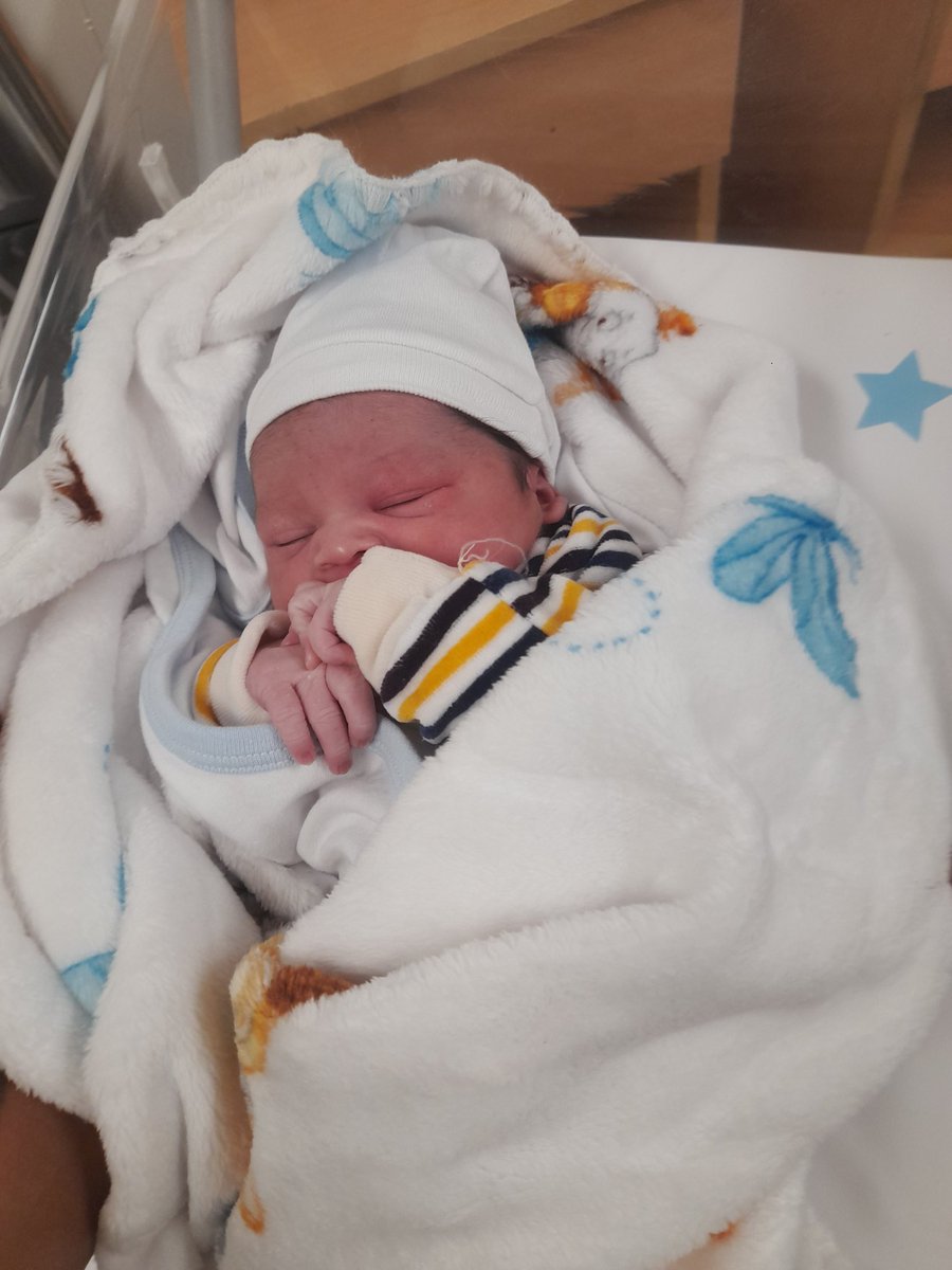 LeonelRoqueFer1's tweet photo. 28 de abril a las 16 : 05 , nació el amor de mi vida , mi hijo , mi príncipe , mi Enzo te amo hijo te amo con todo mi corazón ❤️🙏🏽😍 https://t.co/RIX4lMvGwK