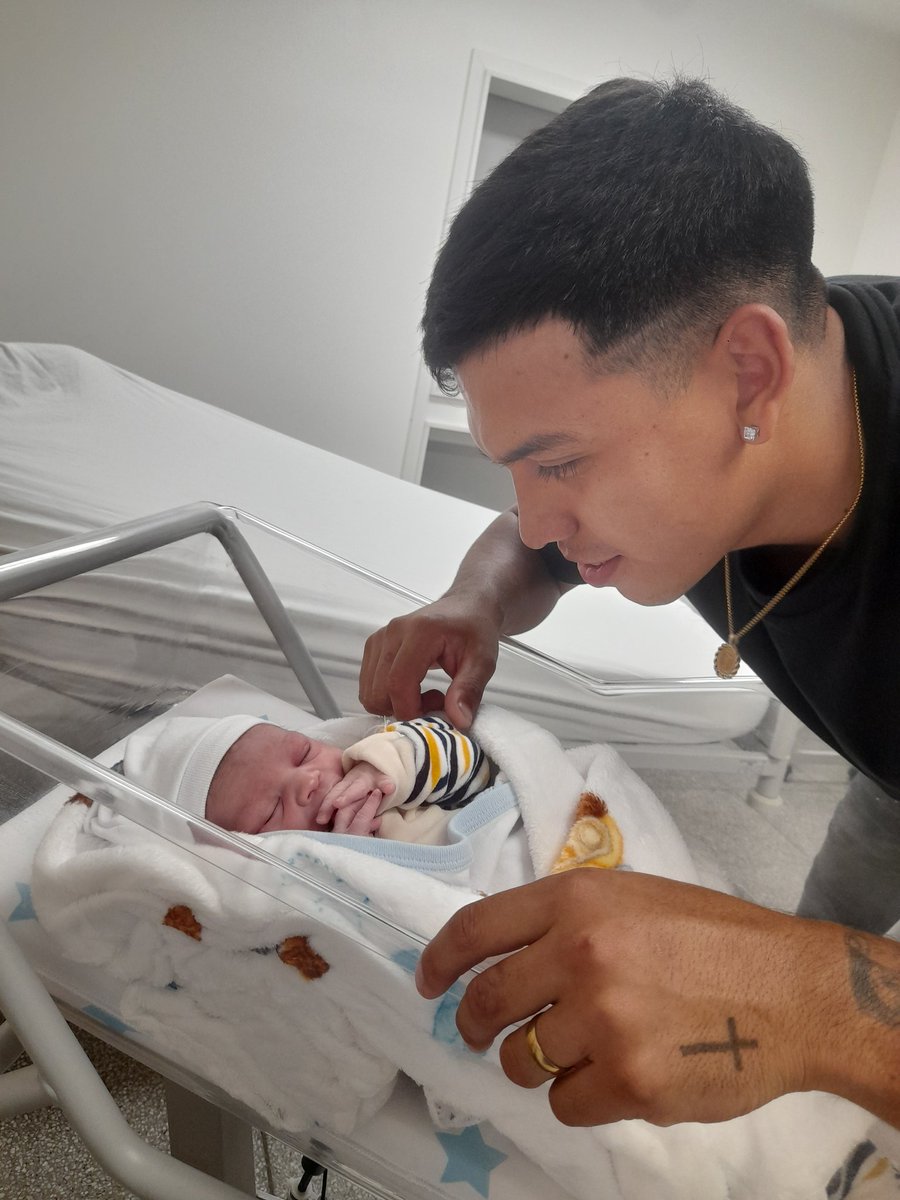 LeonelRoqueFer1's tweet photo. 28 de abril a las 16 : 05 , nació el amor de mi vida , mi hijo , mi príncipe , mi Enzo te amo hijo te amo con todo mi corazón ❤️🙏🏽😍 https://t.co/RIX4lMvGwK