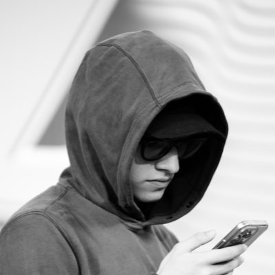 harryvghn's tweet photo. #NewProfilePic https://t.co/BwNjzmTKaG