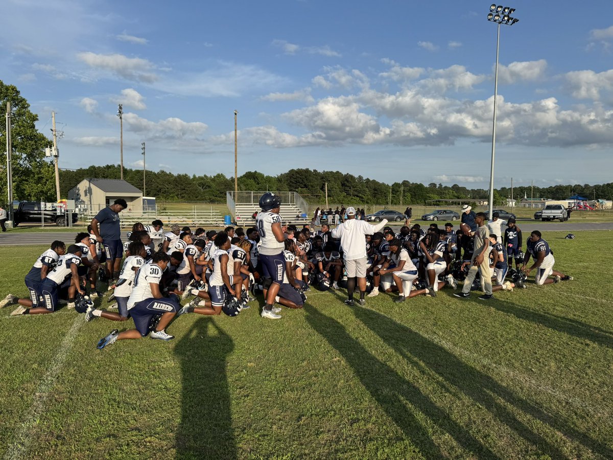 RecruitHHS_6801's tweet photo. First day out! Spring football day 1 ✅ 
FOOTBALL IS BACK!! 
#whynotHuntington #PRESS #KAIZEN https://t.co/t2gPSar6oI