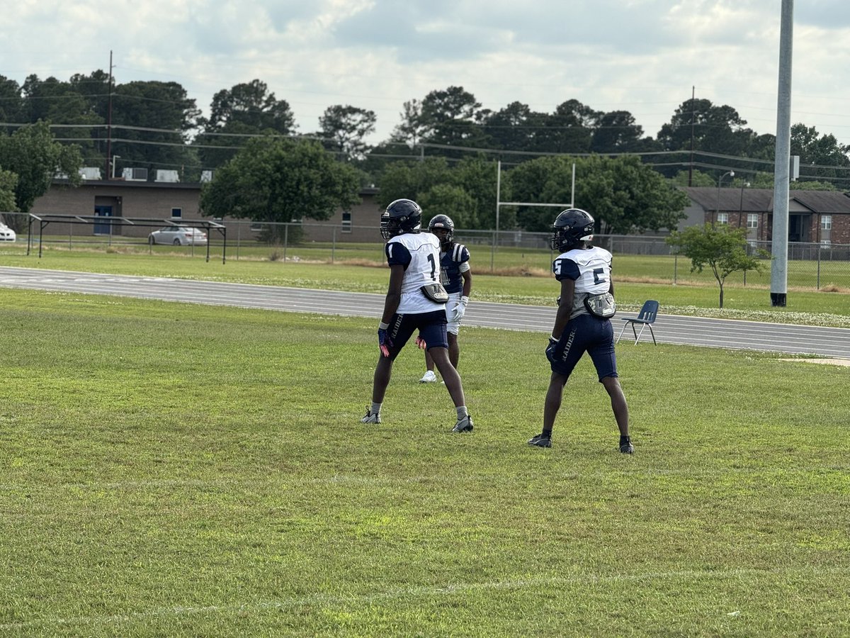 RecruitHHS_6801's tweet photo. First day out! Spring football day 1 ✅ 
FOOTBALL IS BACK!! 
#whynotHuntington #PRESS #KAIZEN https://t.co/t2gPSar6oI